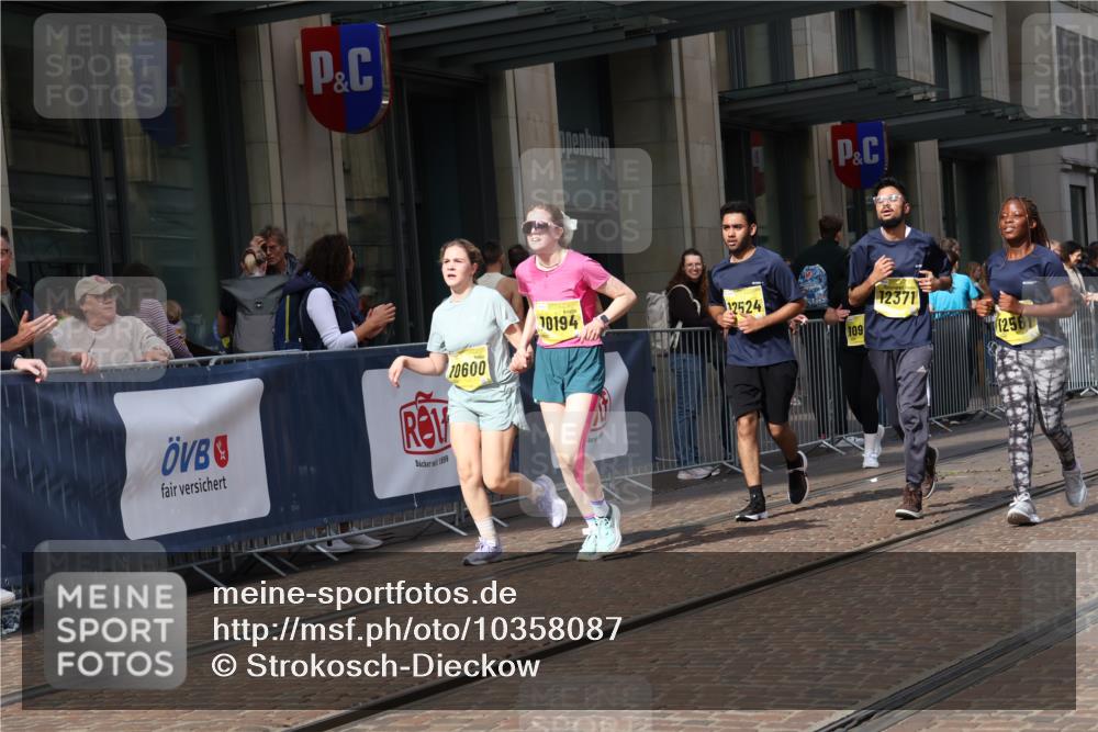 13.09.2026 - 21. swb-Marathon Bremen Strokosch-Dieckow http://msf.ph/oto/10358087 13.09.2026 11:18:20 Ziel 10005, 10176, 10194, 10264, 10535, 10568, 10600, 10895, 10899, 10997, 11443, 12371, 12422, 12561, 10191, 10192, 10459, 10513, 10651, 10713, 11482, 11808, 11829, 11943, 12177, 12178 meine-sportfotos.de