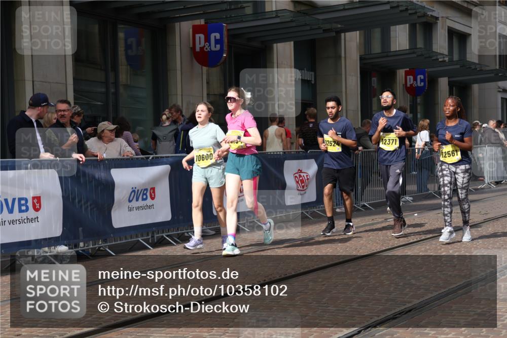 13.09.2026 - 21. swb-Marathon Bremen Strokosch-Dieckow http://msf.ph/oto/10358102 13.09.2026 11:18:21 Ziel 10005, 10176, 10194, 10264, 10344, 10535, 10568, 10600, 10895, 10899, 10997, 11443, 12371, 12422, 12561, 10191, 10192, 10459, 10513, 10535, 10651, 10713, 10895, 11482, 11808, 11829, 11943, 12177, 12178 meine-sportfotos.de