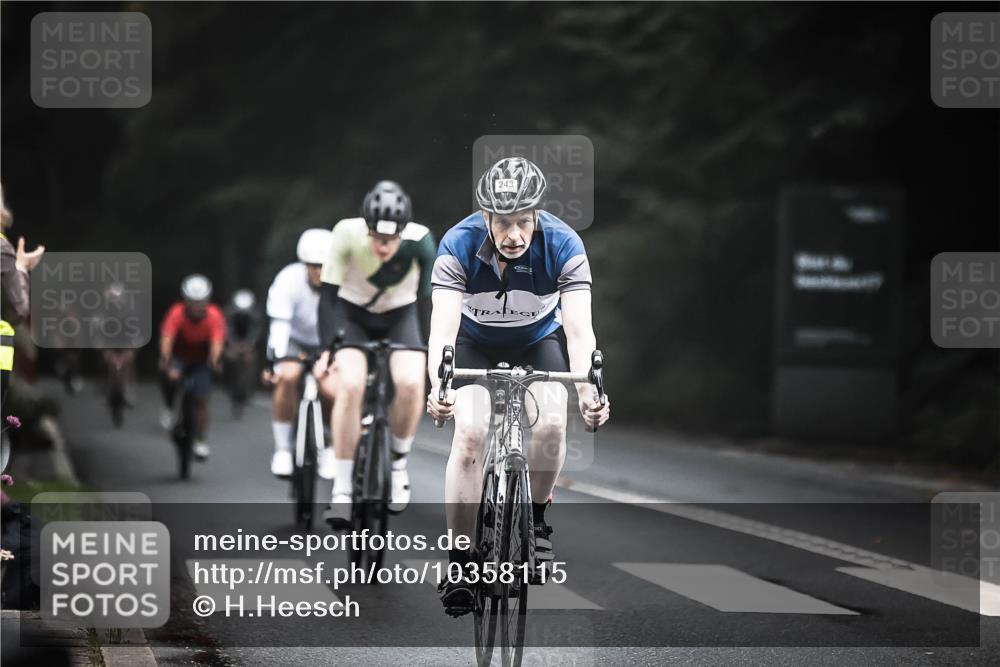 13.09.2026 - Stadtparktriathlon H.Heesch http://msf.ph/oto/10358115 13.09.2026 09:53:51 Radfahren 229, 232, 243, 251, 274, 289, 290, 328 meine-sportfotos.de