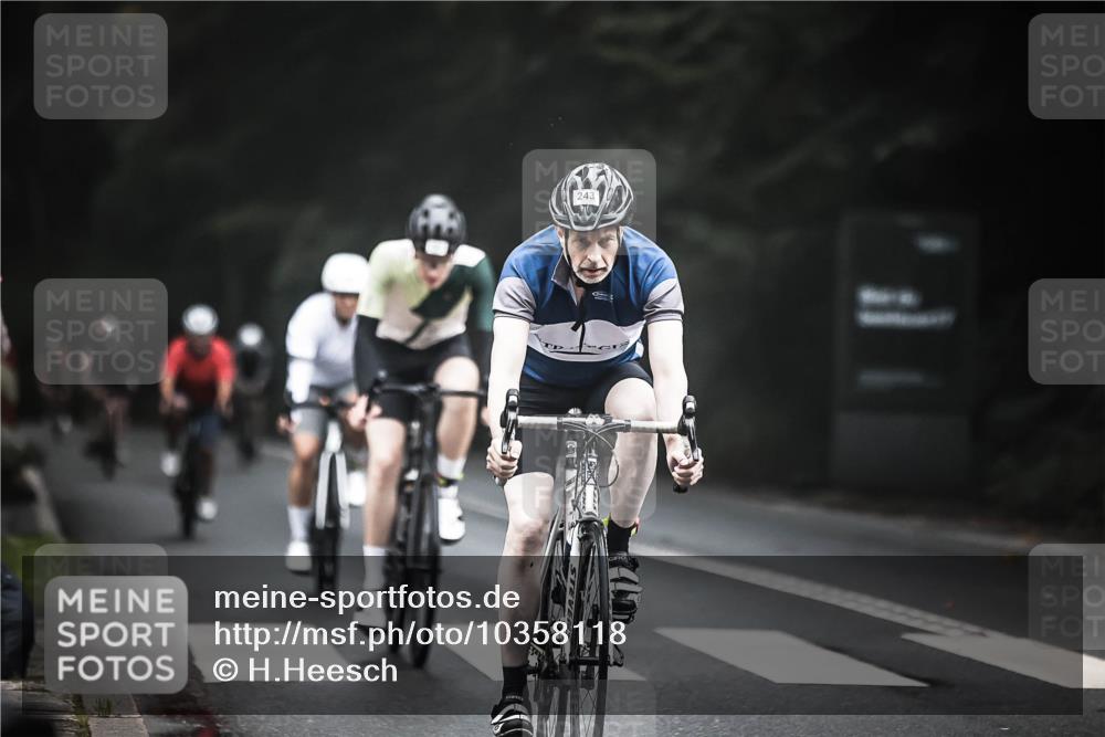 13.09.2026 - Stadtparktriathlon H.Heesch http://msf.ph/oto/10358118 13.09.2026 09:53:52 Radfahren 229, 232, 243, 251, 267, 274, 289, 328 meine-sportfotos.de