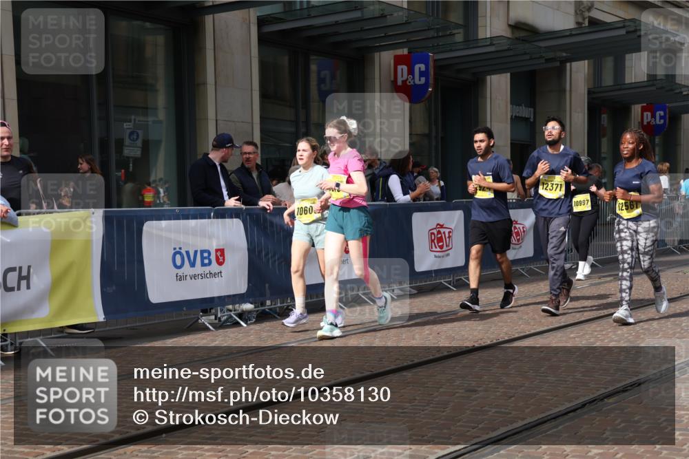 13.09.2026 - 21. swb-Marathon Bremen Strokosch-Dieckow http://msf.ph/oto/10358130 13.09.2026 11:18:22 Ziel 10005, 10176, 10194, 10264, 10344, 10568, 10600, 10899, 10997, 11443, 12371, 12422, 12561, 10191, 10192, 10459, 10513, 10535, 10651, 10713, 10895, 11482, 11808, 11829, 11943, 12177, 12178 meine-sportfotos.de