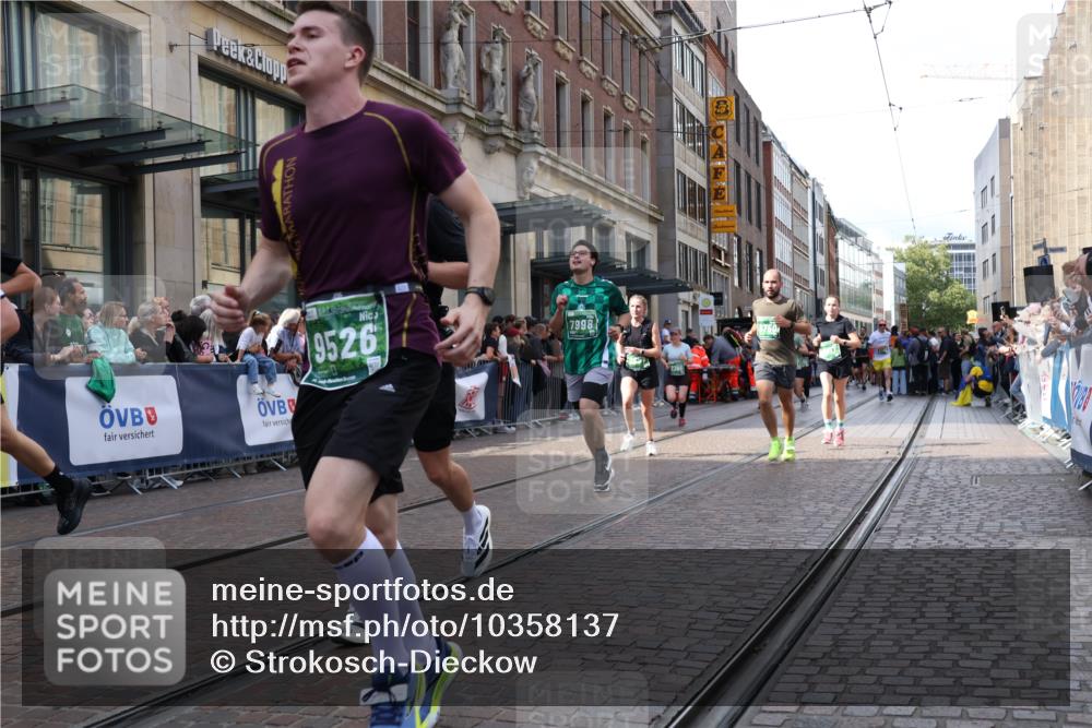 13.09.2026 - 21. swb-Marathon Bremen Strokosch-Dieckow http://msf.ph/oto/10358137 13.09.2026 13:34:52 Ziel 536, 1150, 2003, 2366, 2430, 2492, 2625, 2866, 3063, 3311, 3916, 4062, 4487, 4635, 4985, 5016, 5125, 5647, 6320, 6391, 6403, 6655, 6750, 6837, 7123, 7305, 7405, 7657, 7703, 7750, 7998, 8300, 8328, 8515, 8773, 9017, 9216, 9526, 9527, 13017, 13018, 13051, 13060, 489, 1210, 1395, 1871, 1967, 2413, 2525, 2561, 2755, 2831, 3052, 3058, 3181, 3217, 3353, 3380, 3388, 3765, 3768, 3842, 4537, 5378, 5415, 5488, 5684, 5694, 5760, 6085, 6627, 6655, 6756 meine-sportfotos.de