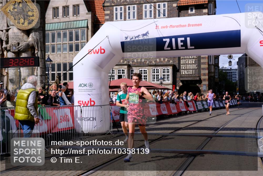 13.09.2026 - 21. swb-Marathon Bremen Tim E. http://msf.ph/oto/10358139 13.09.2026 12:53:34 Ziel 2585, 2670, 7650, 8081 meine-sportfotos.de