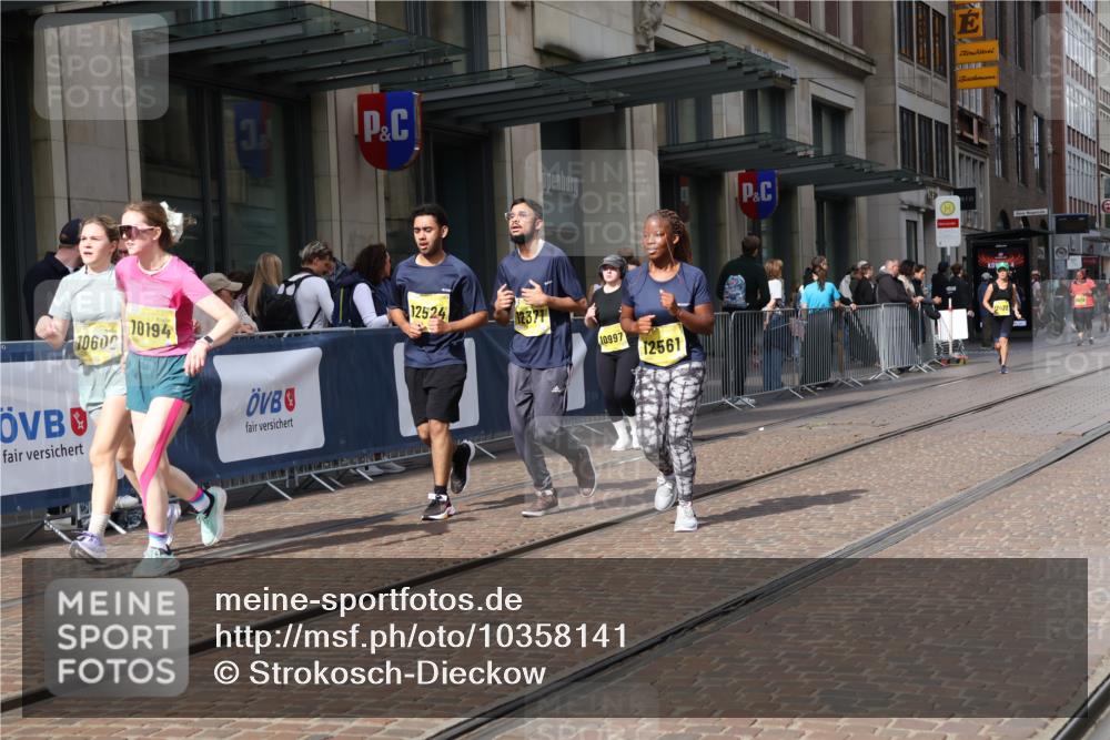 13.09.2026 - 21. swb-Marathon Bremen Strokosch-Dieckow http://msf.ph/oto/10358141 13.09.2026 11:18:22 Ziel 10005, 10176, 10194, 10264, 10344, 10568, 10600, 10899, 10997, 11443, 12371, 12422, 12561, 10191, 10192, 10459, 10513, 10535, 10651, 10713, 10895, 11482, 11808, 11829, 11943, 12177, 12178 meine-sportfotos.de