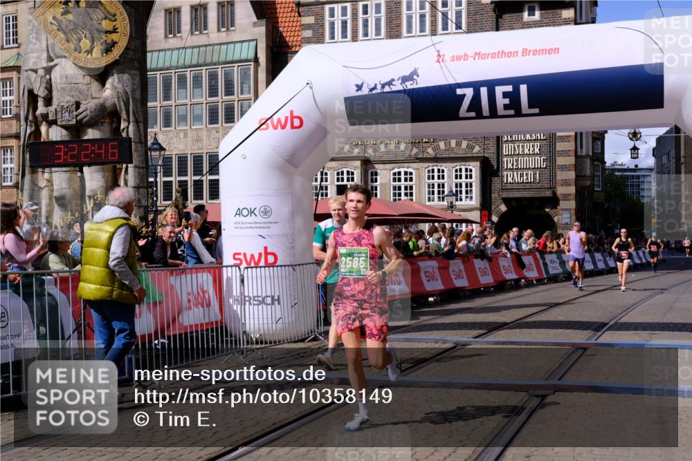 13.09.2026 - 21. swb-Marathon Bremen Tim E. http://msf.ph/oto/10358149 13.09.2026 12:53:34 Ziel 2585, 2670, 7650, 8081 meine-sportfotos.de
