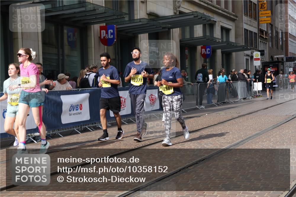 13.09.2026 - 21. swb-Marathon Bremen Strokosch-Dieckow http://msf.ph/oto/10358152 13.09.2026 11:18:22 Ziel 10005, 10176, 10194, 10264, 10344, 10568, 10600, 10899, 10997, 11443, 12371, 12422, 12561, 10191, 10192, 10459, 10513, 10535, 10651, 10713, 10895, 11482, 11808, 11829, 11943, 12177, 12178 meine-sportfotos.de