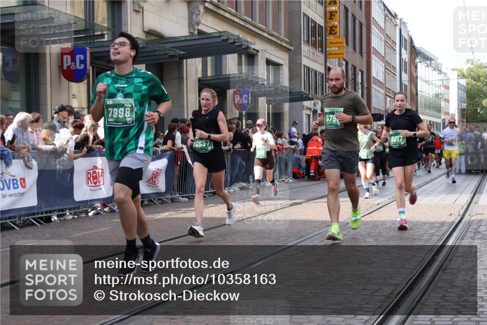 13.09.2026 - 21. swb-Marathon Bremen Strokosch-Dieckow http://msf.ph/oto/10358163 13.09.2026 13:34:52 Ziel 536, 1150, 2003, 2366, 2430, 2492, 2625, 2866, 3063, 3311, 3916, 4062, 4487, 4635, 4985, 5016, 5125, 5647, 6320, 6391, 6403, 6655, 6750, 6837, 7123, 7305, 7405, 7657, 7703, 7750, 7998, 8300, 8328, 8515, 8773, 9017, 9216, 9526, 9527, 13017, 13018, 13051, 13060, 489, 1210, 1395, 1871, 1967, 2413, 2525, 2561, 2755, 2831, 3052, 3058, 3181, 3217, 3353, 3380, 3388, 3765, 3768, 3842, 4537, 5378, 5415, 5488, 5684, 5694, 5760, 6085, 6627, 6655, 6756 meine-sportfotos.de