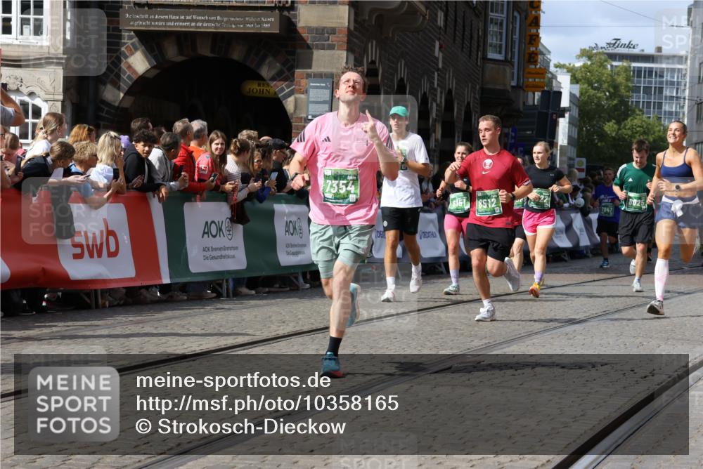 13.09.2026 - 21. swb-Marathon Bremen Strokosch-Dieckow http://msf.ph/oto/10358165 13.09.2026 13:33:52 Ziel 930, 2872, 2960, 2980, 3201, 3562, 3761, 4052, 4219, 4490, 4492, 4536, 4543, 5560, 5660, 5726, 5861, 5862, 5914, 6256, 6421, 6538, 6597, 6777, 6808, 6844, 6882, 6997, 7523, 7633, 7652, 7863, 8093, 8177, 8501, 8599, 8602, 8691, 9206, 9390, 9508, 9883, 10114, 13078, 1364, 1656, 2355, 2727, 3162, 3389, 3522, 3790, 3984, 4613, 5341, 5563, 5587, 6090, 6151, 6509, 6623, 7047, 7303, 7431, 7988, 8025, 8512, 8641, 8910, 13118 meine-sportfotos.de