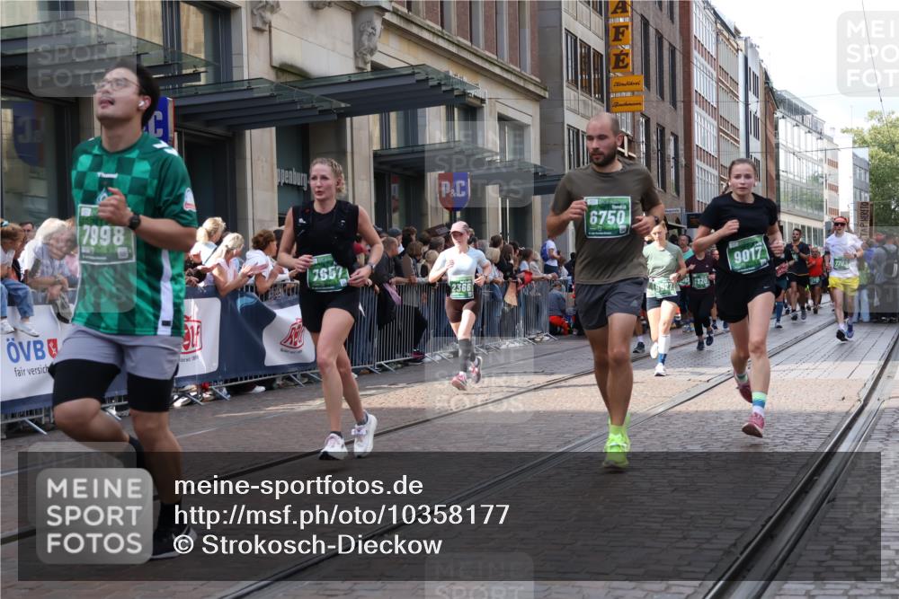 13.09.2026 - 21. swb-Marathon Bremen Strokosch-Dieckow http://msf.ph/oto/10358177 13.09.2026 13:34:53 Ziel 536, 1150, 2003, 2366, 2430, 2492, 2625, 2866, 3063, 3311, 3916, 4062, 4487, 4635, 4985, 5016, 5125, 5647, 6320, 6391, 6403, 6750, 6837, 7123, 7305, 7377, 7405, 7657, 7703, 7750, 7998, 8300, 8328, 8515, 8773, 9017, 9216, 9526, 9527, 13017, 13018, 13051, 13060, 489, 1210, 1395, 1871, 1967, 2413, 2525, 2561, 2755, 2831, 3052, 3058, 3181, 3217, 3353, 3380, 3388, 3765, 3768, 3842, 4537, 5378, 5415, 5488, 5684, 5694, 5760, 6085, 6627, 6655, 6756, 8515 meine-sportfotos.de