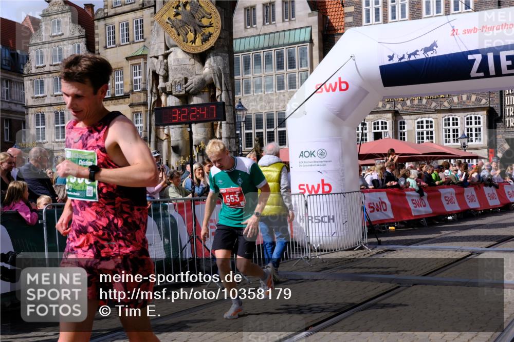13.09.2026 - 21. swb-Marathon Bremen Tim E. http://msf.ph/oto/10358179 13.09.2026 12:53:36 Ziel 2585, 2670, 3080, 7650, 8081 meine-sportfotos.de