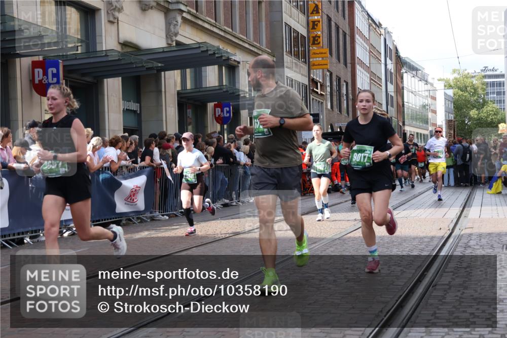 13.09.2026 - 21. swb-Marathon Bremen Strokosch-Dieckow http://msf.ph/oto/10358190 13.09.2026 13:34:53 Ziel 536, 1150, 2003, 2366, 2430, 2492, 2625, 2866, 3063, 3311, 3916, 4062, 4487, 4635, 4985, 5016, 5125, 5647, 6320, 6391, 6403, 6750, 6837, 7123, 7305, 7377, 7405, 7657, 7703, 7750, 7998, 8300, 8328, 8515, 8773, 9017, 9216, 9526, 9527, 13017, 13018, 13051, 13060, 489, 1210, 1395, 1871, 1967, 2413, 2525, 2561, 2755, 2831, 3052, 3058, 3181, 3217, 3353, 3380, 3388, 3765, 3768, 3842, 4537, 5378, 5415, 5488, 5684, 5694, 5760, 6085, 6627, 6655, 6756, 8515 meine-sportfotos.de