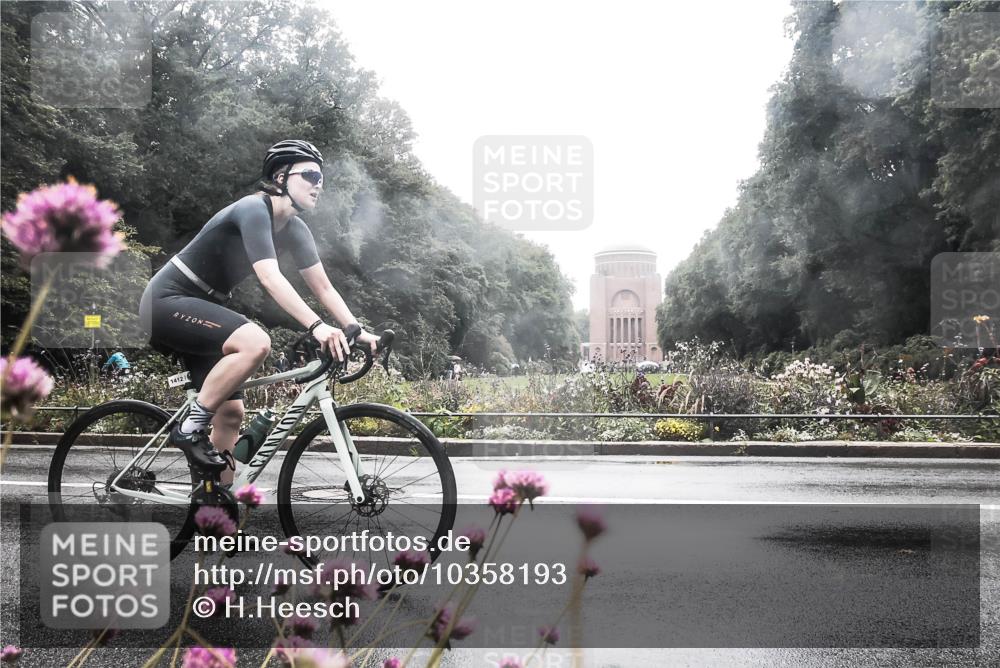 13.09.2026 - Stadtparktriathlon H.Heesch http://msf.ph/oto/10358193 13.09.2026 13:16:44 Radfahren 1327, 1412 meine-sportfotos.de