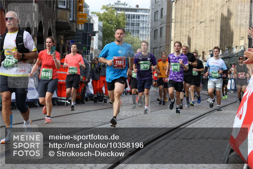 13.09.2026 - 21. swb-Marathon Bremen Strokosch-Dieckow http://msf.ph/oto/10358196 13.09.2026 13:37:42 Ziel 270, 391, 448, 869, 1180, 3323, 3333, 3627, 3823, 4628, 5388, 5612, 5738, 5791, 6904, 6947, 7074, 7571, 8268, 8439, 8553, 8674, 8748, 8753, 9701, 10106, 581, 1851, 2342, 3316, 4066, 4159, 4394, 4675, 4902, 4942, 5783, 5784, 6001, 6083, 6596, 6795, 7540, 7815, 7894, 7985, 8010, 8138, 8204, 8440, 8450, 8920, 8972, 9099, 9481, 9774, 13228 meine-sportfotos.de