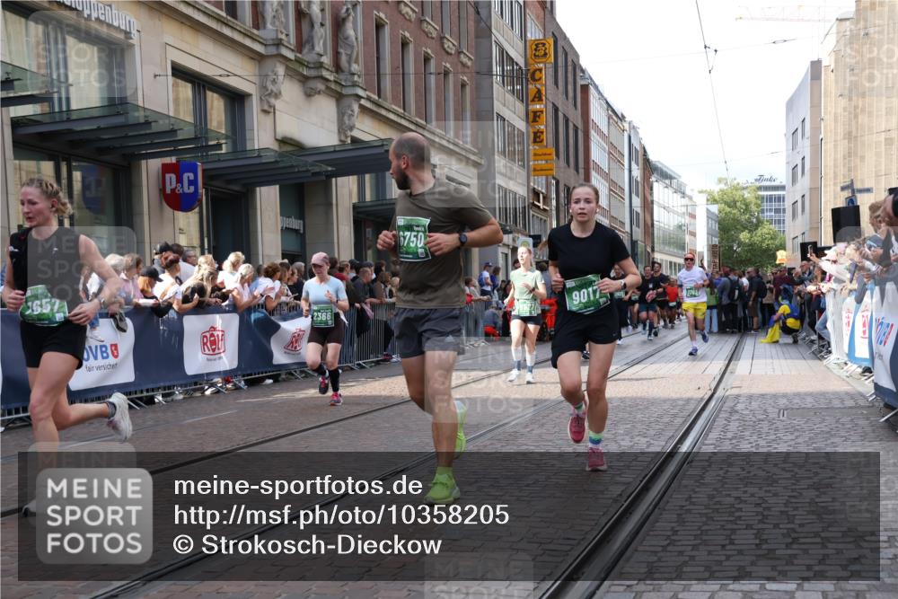 13.09.2026 - 21. swb-Marathon Bremen Strokosch-Dieckow http://msf.ph/oto/10358205 13.09.2026 13:34:54 Ziel 536, 1150, 2003, 2366, 2430, 2492, 2625, 2866, 3063, 3311, 3916, 4062, 4487, 4635, 4985, 5016, 5125, 5647, 6315, 6320, 6391, 6403, 6750, 6837, 7123, 7305, 7377, 7405, 7657, 7703, 7750, 7998, 8300, 8328, 8401, 8530, 8773, 8915, 9017, 9216, 9526, 9527, 13017, 13018, 13051, 13060, 489, 1210, 1395, 1871, 1967, 2413, 2430, 2525, 2561, 2755, 2831, 3052, 3058, 3181, 3217, 3353, 3380, 3388, 3765, 3768, 3842, 4537, 5378, 5415, 5488, 5684, 5694, 5760, 6085, 6627, 6655, 6756, 8515 meine-sportfotos.de