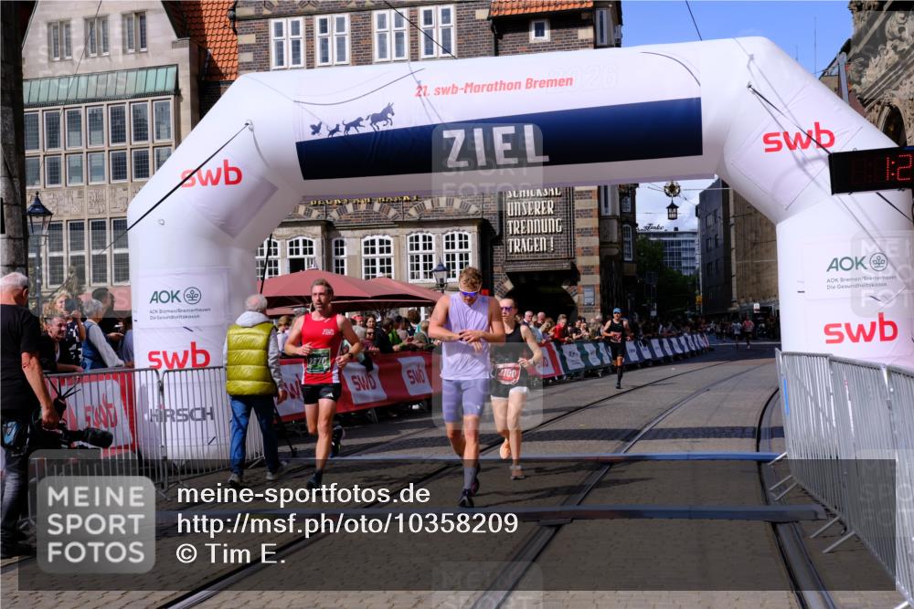 13.09.2026 - 21. swb-Marathon Bremen Tim E. http://msf.ph/oto/10358209 13.09.2026 12:53:39 Ziel 2352, 2585, 2670, 3080, 8081 meine-sportfotos.de