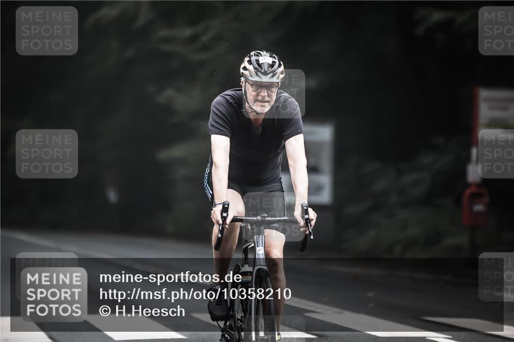 13.09.2026 - Stadtparktriathlon H.Heesch http://msf.ph/oto/10358210 13.09.2026 09:53:58 Radfahren 229, 232, 251, 261, 267, 274, 289 meine-sportfotos.de