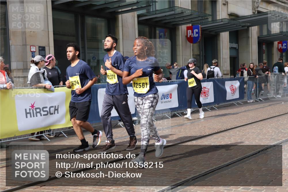 13.09.2026 - 21. swb-Marathon Bremen Strokosch-Dieckow http://msf.ph/oto/10358215 13.09.2026 11:18:24 Ziel 10005, 10176, 10194, 10264, 10344, 10568, 10600, 10899, 10997, 11443, 12090, 12371, 12422, 12561, 10191, 10192, 10459, 10513, 10535, 10651, 10895, 11808, 11829, 11943, 12177, 12178 meine-sportfotos.de