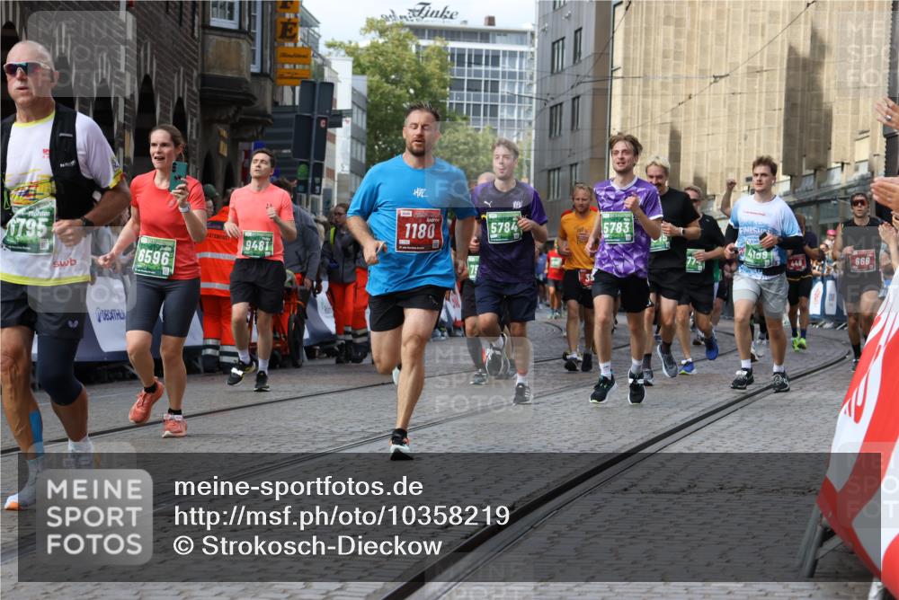 13.09.2026 - 21. swb-Marathon Bremen Strokosch-Dieckow http://msf.ph/oto/10358219 13.09.2026 13:37:42 Ziel 270, 391, 448, 869, 1180, 3323, 3333, 3627, 3823, 4628, 5388, 5612, 5738, 5791, 6904, 6947, 7074, 7571, 8268, 8439, 8553, 8674, 8748, 8753, 9701, 10106, 581, 1851, 2342, 3316, 4066, 4159, 4394, 4675, 4902, 4942, 5783, 5784, 6001, 6083, 6596, 6795, 7540, 7815, 7894, 7985, 8010, 8138, 8204, 8440, 8450, 8920, 8972, 9099, 9481, 9774, 13228 meine-sportfotos.de
