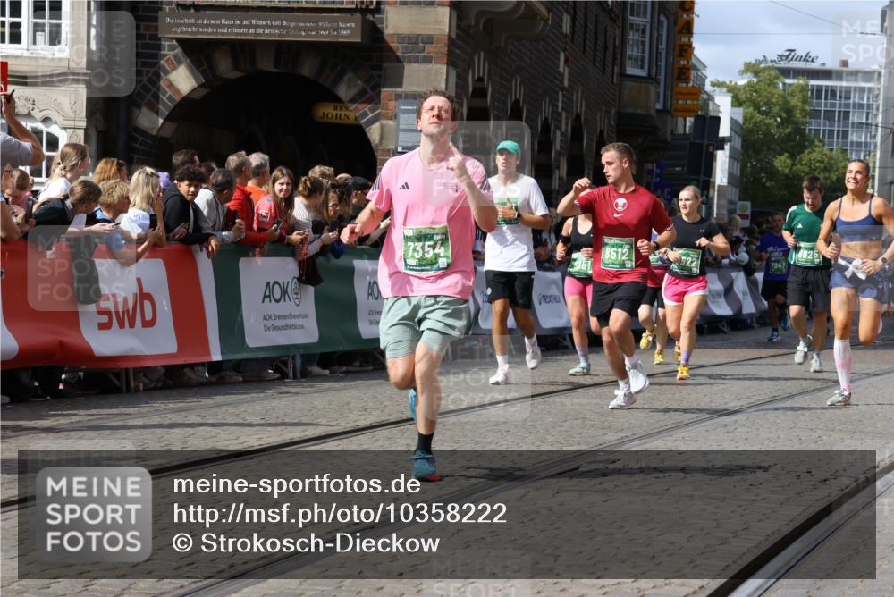 13.09.2026 - 21. swb-Marathon Bremen Strokosch-Dieckow http://msf.ph/oto/10358222 13.09.2026 13:33:52 Ziel 930, 2872, 2960, 2980, 3201, 3562, 3761, 4052, 4219, 4490, 4492, 4536, 4543, 5560, 5660, 5726, 5861, 5862, 5914, 6256, 6421, 6538, 6597, 6777, 6808, 6844, 6882, 6997, 7523, 7633, 7652, 7863, 8093, 8177, 8501, 8599, 8602, 8691, 9206, 9390, 9508, 9883, 10114, 13078, 1364, 1656, 2355, 2727, 3162, 3389, 3522, 3790, 3984, 4613, 5341, 5563, 5587, 6090, 6151, 6509, 6623, 7047, 7303, 7431, 7988, 8025, 8512, 8641, 8910, 13118 meine-sportfotos.de
