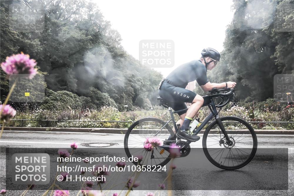 13.09.2026 - Stadtparktriathlon H.Heesch http://msf.ph/oto/10358224 13.09.2026 13:17:18 Radfahren 1239, 1319, 1324, 1422 meine-sportfotos.de