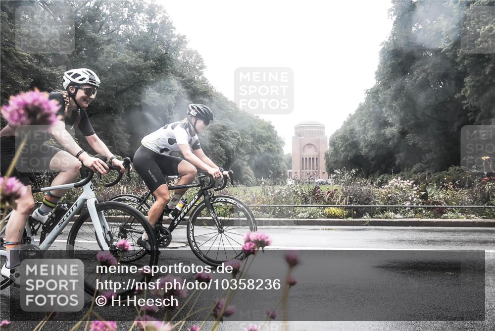 13.09.2026 - Stadtparktriathlon H.Heesch http://msf.ph/oto/10358236 13.09.2026 13:17:33 Radfahren 1362, 1368 meine-sportfotos.de