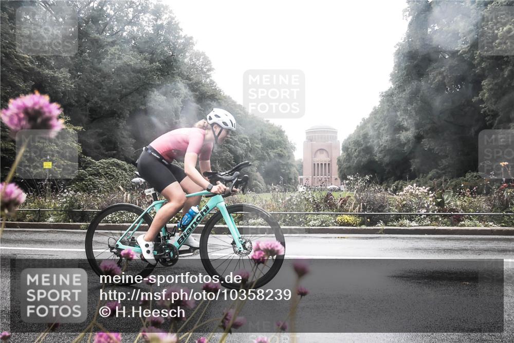 13.09.2026 - Stadtparktriathlon H.Heesch http://msf.ph/oto/10358239 13.09.2026 13:17:41 Radfahren 1231, 1389, 1427 meine-sportfotos.de