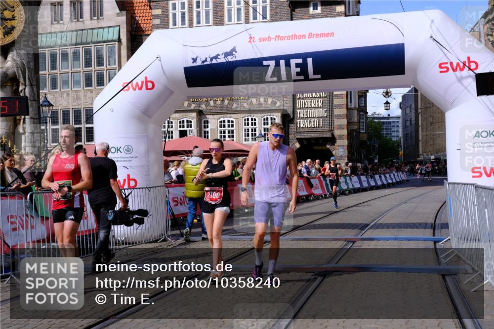 13.09.2026 - 21. swb-Marathon Bremen Tim E. http://msf.ph/oto/10358240 13.09.2026 12:53:40 Ziel 2352, 2585, 2670, 3080, 8081 meine-sportfotos.de