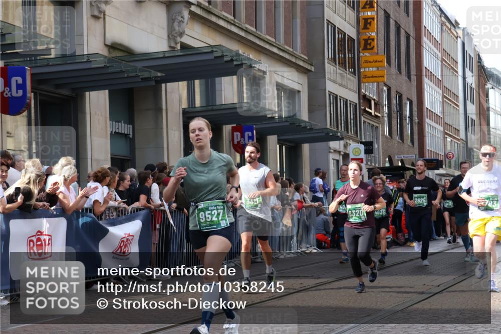 13.09.2026 - 21. swb-Marathon Bremen Strokosch-Dieckow http://msf.ph/oto/10358245 13.09.2026 13:34:55 Ziel 536, 1150, 2003, 2366, 2492, 2625, 2866, 3063, 3311, 3916, 4062, 4487, 4635, 4985, 5016, 5125, 5647, 6315, 6320, 6391, 6403, 6750, 6837, 7123, 7305, 7377, 7405, 7657, 7703, 7750, 7998, 8300, 8328, 8401, 8530, 8773, 8915, 9017, 9216, 9526, 9527, 13017, 13018, 13051, 13060, 489, 1210, 1395, 1967, 2413, 2430, 2525, 2561, 2755, 2831, 3052, 3058, 3181, 3217, 3353, 3380, 3388, 3765, 3768, 3842, 4537, 5378, 5415, 5684, 5694, 5760, 6085, 6627, 6655, 6756, 8515 meine-sportfotos.de