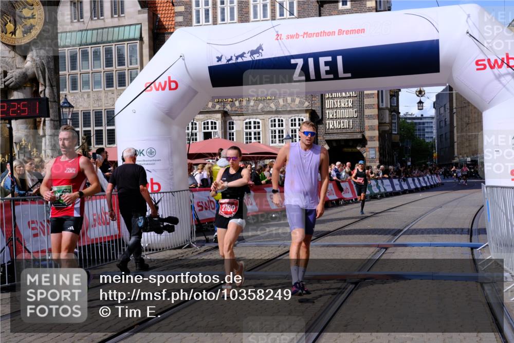 13.09.2026 - 21. swb-Marathon Bremen Tim E. http://msf.ph/oto/10358249 13.09.2026 12:53:40 Ziel 2352, 2585, 2670, 3080, 8081 meine-sportfotos.de
