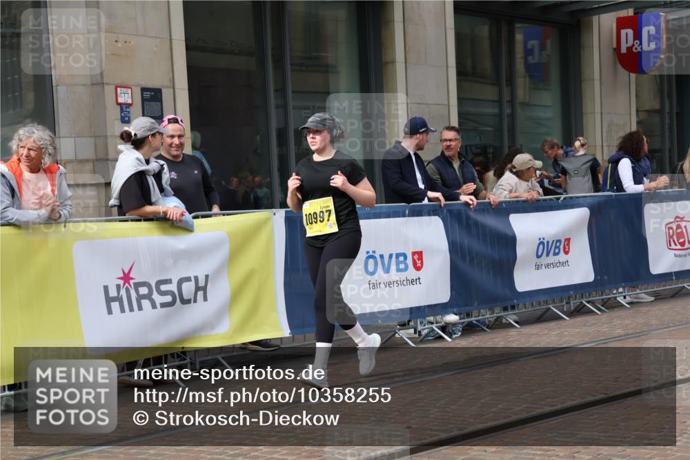 13.09.2026 - 21. swb-Marathon Bremen Strokosch-Dieckow http://msf.ph/oto/10358255 13.09.2026 11:18:26 Ziel 10005, 10194, 10264, 10344, 10568, 10600, 10899, 10997, 11443, 11629, 11794, 12090, 12371, 12422, 12561, 10176, 10191, 10192, 10459, 10513, 10535, 10651, 10895, 11829, 11943, 12177, 12178 meine-sportfotos.de