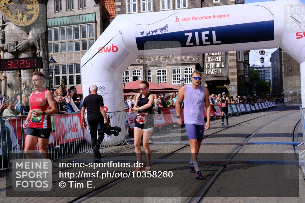 13.09.2026 - 21. swb-Marathon Bremen Tim E. http://msf.ph/oto/10358260 13.09.2026 12:53:40 Ziel 2352, 2585, 2670, 3080, 8081 meine-sportfotos.de