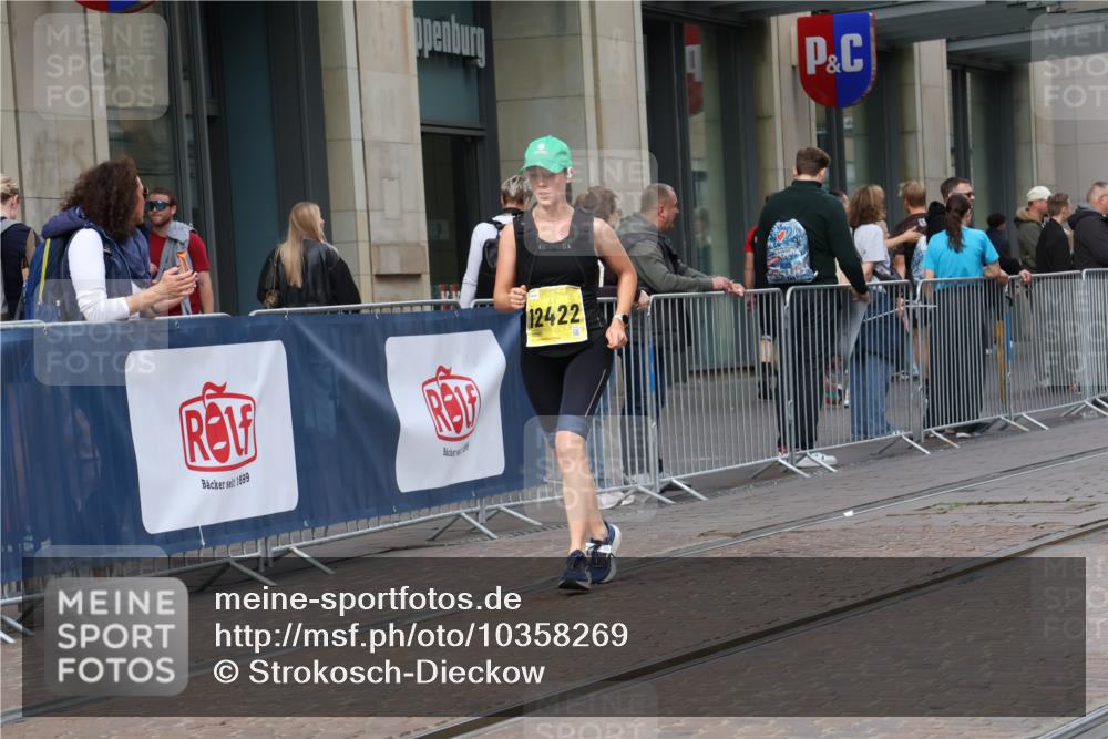13.09.2026 - 21. swb-Marathon Bremen Strokosch-Dieckow http://msf.ph/oto/10358269 13.09.2026 11:18:29 Ziel 10005, 10194, 10202, 10264, 10344, 10524, 10568, 10600, 10997, 11443, 11629, 11794, 12090, 12371, 12422, 12561, 10176, 10191, 10192, 10194, 10459, 10513, 10535, 10600, 10651, 10895, 10899, 12177, 12178 meine-sportfotos.de