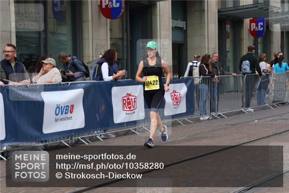13.09.2026 - 21. swb-Marathon Bremen Strokosch-Dieckow http://msf.ph/oto/10358280 13.09.2026 11:18:30 Ziel 10005, 10202, 10264, 10344, 10524, 10568, 10997, 11443, 11629, 11794, 12090, 12371, 12422, 12561, 10176, 10191, 10192, 10194, 10459, 10513, 10535, 10600, 10651, 10895, 10899, 12177, 12178 meine-sportfotos.de