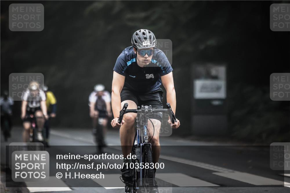 13.09.2026 - Stadtparktriathlon H.Heesch http://msf.ph/oto/10358300 13.09.2026 09:54:21 Radfahren 216, 223, 226, 257, 298, 302, 317 meine-sportfotos.de