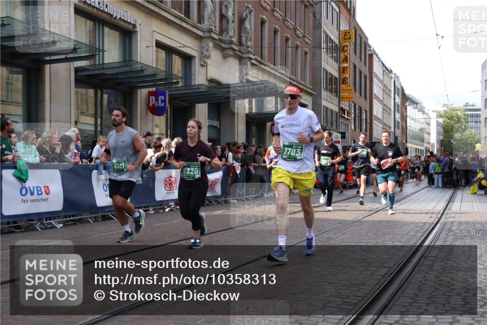13.09.2026 - 21. swb-Marathon Bremen Strokosch-Dieckow http://msf.ph/oto/10358313 13.09.2026 13:34:58 Ziel 536, 1150, 2003, 2041, 2090, 2366, 2492, 2625, 2866, 3063, 3311, 3621, 3916, 4062, 4487, 4635, 4985, 5016, 5125, 5647, 6315, 6320, 6391, 6418, 6750, 6837, 7123, 7285, 7305, 7377, 7657, 7703, 7750, 7998, 8300, 8328, 8401, 8530, 8773, 8915, 9017, 9216, 9526, 9527, 13051, 13060, 489, 1210, 1395, 1967, 2413, 2430, 2525, 2561, 2755, 2831, 3052, 3058, 3181, 3217, 3353, 3380, 3388, 3765, 3768, 3842, 5378, 5415, 5684, 5694, 5760, 6085, 6403, 6627, 6655, 6756, 7123, 7405, 7750, 8515 meine-sportfotos.de