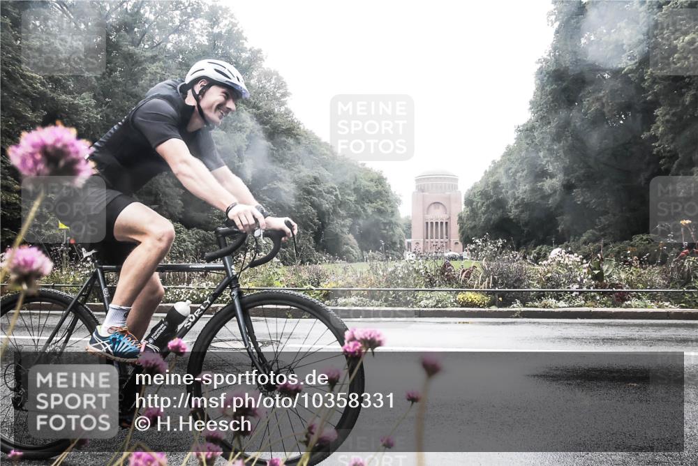 13.09.2026 - Stadtparktriathlon H.Heesch http://msf.ph/oto/10358331 13.09.2026 13:18:18 Radfahren 1329, 1397, 1417, 1443 meine-sportfotos.de