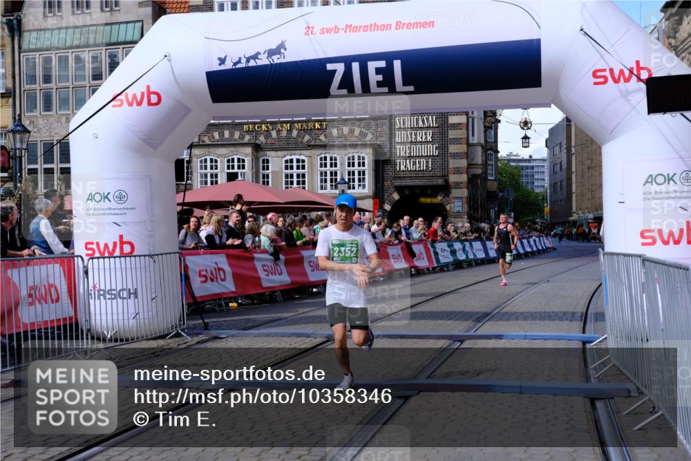 13.09.2026 - 21. swb-Marathon Bremen Tim E. http://msf.ph/oto/10358346 13.09.2026 12:53:53 Ziel 1089, 1168, 1606, 2352, 3080, 3606 meine-sportfotos.de