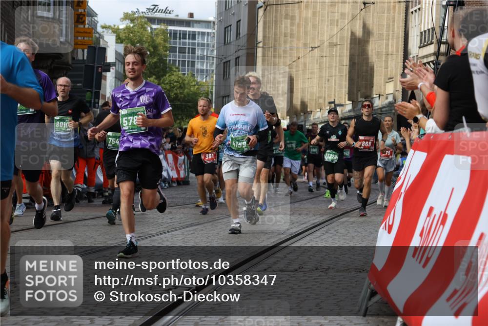 13.09.2026 - 21. swb-Marathon Bremen Strokosch-Dieckow http://msf.ph/oto/10358347 13.09.2026 13:37:44 Ziel 270, 391, 448, 869, 1180, 3323, 3333, 3627, 3804, 3823, 4628, 5388, 5612, 5738, 5791, 6904, 6947, 7074, 7571, 8439, 8553, 8674, 8748, 8753, 9441, 9701, 10062, 10106, 549, 581, 1851, 2336, 2342, 3316, 3657, 4066, 4159, 4394, 4675, 4902, 4942, 5783, 5784, 6001, 6083, 6596, 7540, 7815, 7894, 7985, 8010, 8138, 8204, 8440, 8450, 8920, 8972, 9097, 9481, 9774, 13228 meine-sportfotos.de