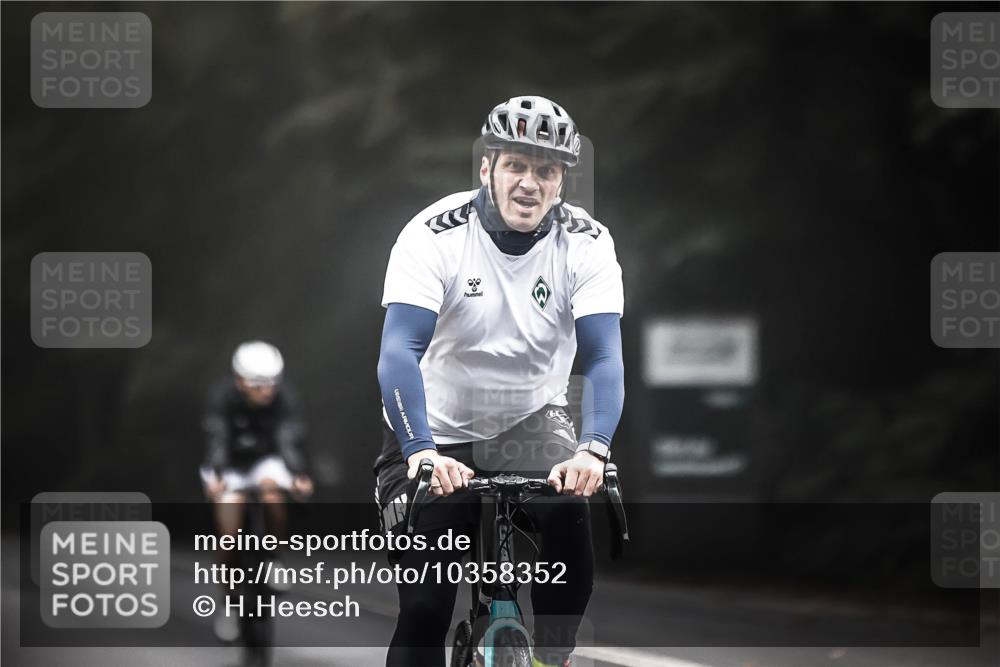 13.09.2026 - Stadtparktriathlon H.Heesch http://msf.ph/oto/10358352 13.09.2026 09:54:28 Radfahren 223, 298, 302, 309, 317 meine-sportfotos.de