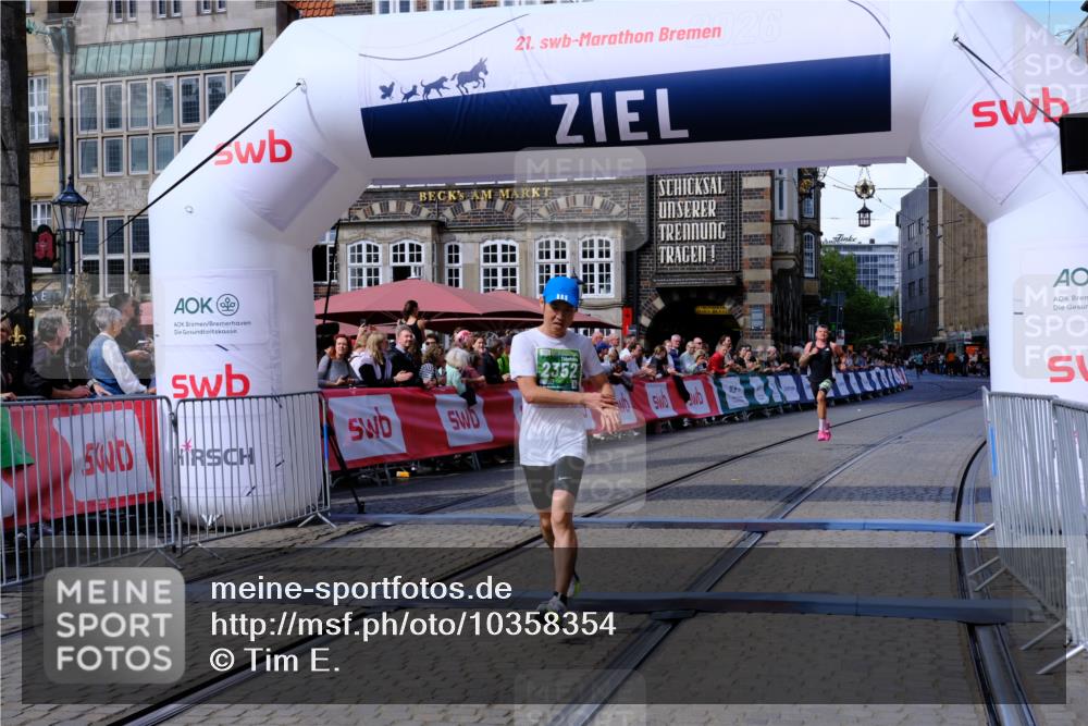 13.09.2026 - 21. swb-Marathon Bremen Tim E. http://msf.ph/oto/10358354 13.09.2026 12:53:53 Ziel 1089, 1168, 1606, 2352, 3080, 3606 meine-sportfotos.de