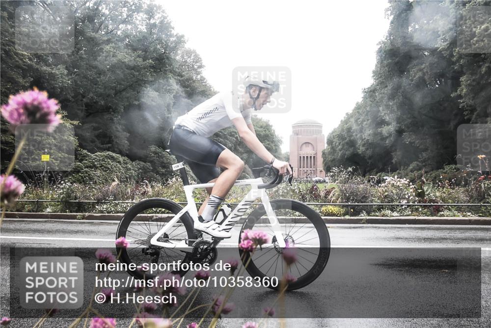 13.09.2026 - Stadtparktriathlon H.Heesch http://msf.ph/oto/10358360 13.09.2026 13:18:31 Radfahren 1288, 1325, 1336 meine-sportfotos.de