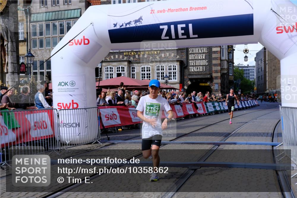 13.09.2026 - 21. swb-Marathon Bremen Tim E. http://msf.ph/oto/10358362 13.09.2026 12:53:53 Ziel 1089, 1168, 1606, 2352, 3080, 3606 meine-sportfotos.de