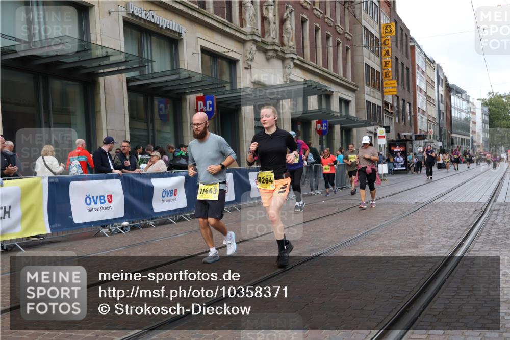 13.09.2026 - 21. swb-Marathon Bremen Strokosch-Dieckow http://msf.ph/oto/10358371 13.09.2026 11:18:34 Ziel 10005, 10202, 10264, 10344, 10524, 10568, 11443, 11629, 11794, 12090, 12422, 10176, 10191, 10192, 10194, 10535, 10600, 10651, 10895, 10899, 10997, 12177, 12178, 12371, 12561 meine-sportfotos.de