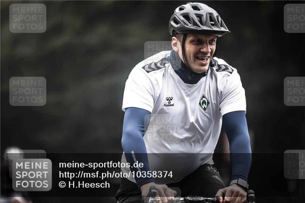 13.09.2026 - Stadtparktriathlon H.Heesch http://msf.ph/oto/10358374 13.09.2026 09:54:29 Radfahren 223, 298, 302, 309, 317 meine-sportfotos.de