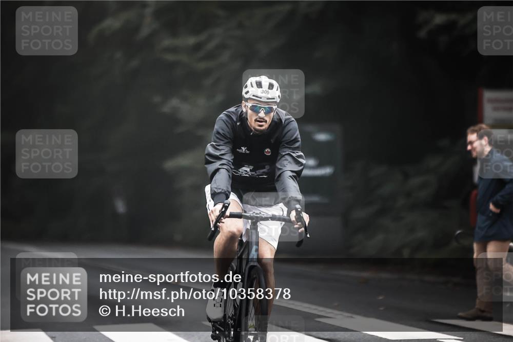 13.09.2026 - Stadtparktriathlon H.Heesch http://msf.ph/oto/10358378 13.09.2026 09:54:30 Radfahren 223, 298, 309 meine-sportfotos.de