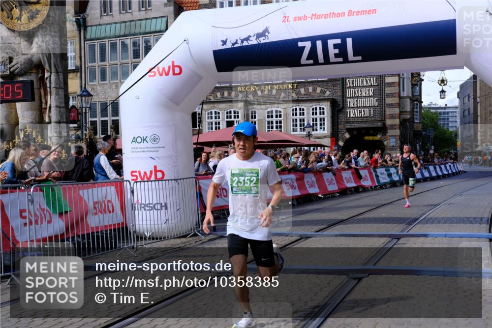 13.09.2026 - 21. swb-Marathon Bremen Tim E. http://msf.ph/oto/10358385 13.09.2026 12:53:53 Ziel 1089, 1168, 1606, 2352, 3080, 3606 meine-sportfotos.de