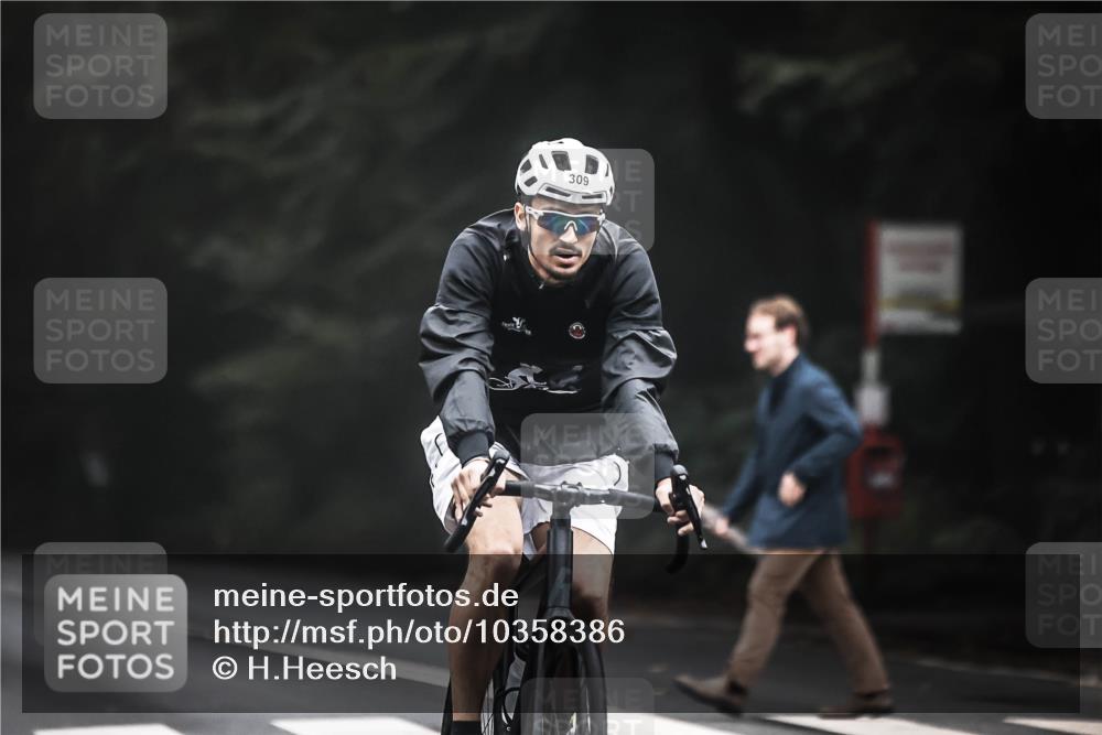 13.09.2026 - Stadtparktriathlon H.Heesch http://msf.ph/oto/10358386 13.09.2026 09:54:30 Radfahren 223, 298, 309 meine-sportfotos.de