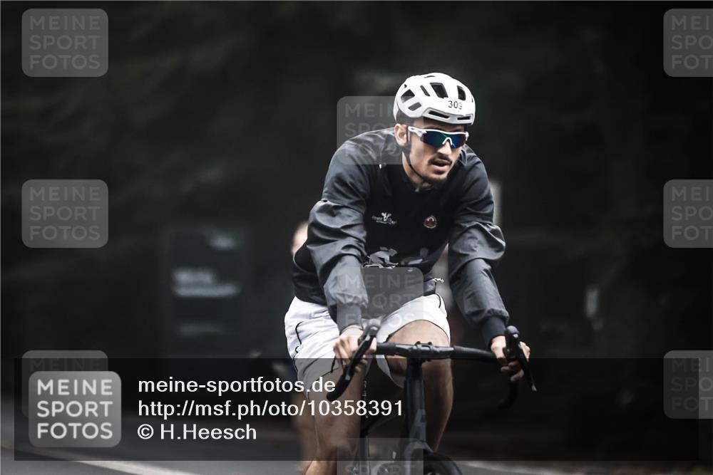 13.09.2026 - Stadtparktriathlon H.Heesch http://msf.ph/oto/10358391 13.09.2026 09:54:30 Radfahren 223, 298, 309 meine-sportfotos.de