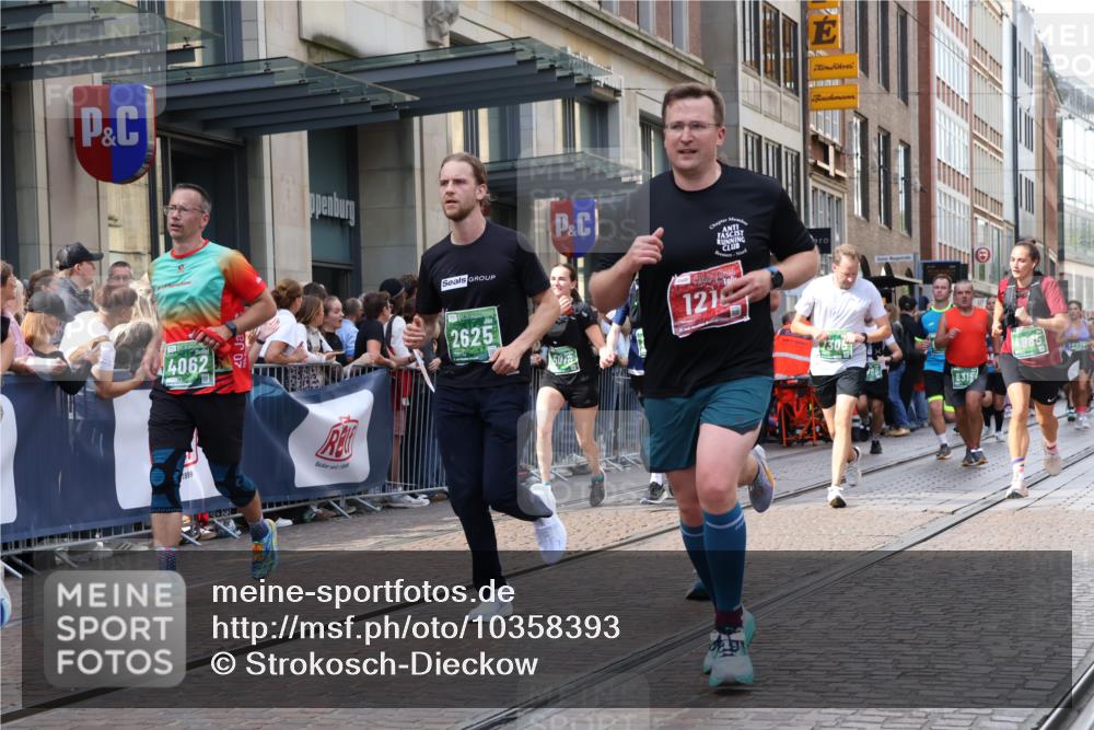 13.09.2026 - 21. swb-Marathon Bremen Strokosch-Dieckow http://msf.ph/oto/10358393 13.09.2026 13:35:00 Ziel 536, 1150, 2003, 2041, 2090, 2318, 2366, 2492, 2625, 2866, 3055, 3063, 3311, 3621, 3916, 4062, 4487, 4635, 4985, 5016, 6315, 6320, 6391, 6418, 6750, 6837, 7285, 7305, 7377, 7657, 7703, 7998, 8300, 8328, 8401, 8530, 8773, 8915, 9017, 9216, 9526, 9527, 9845, 489, 1210, 1967, 2413, 2430, 2525, 2561, 2755, 3181, 3217, 3353, 3380, 3765, 3768, 3842, 4487, 5125, 5378, 5415, 5647, 5684, 6085, 6403, 6627, 6655, 6756, 7123, 7405, 7750, 8515 meine-sportfotos.de
