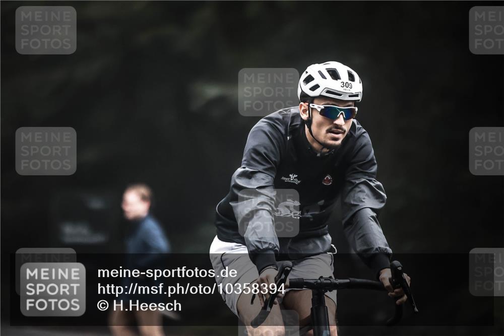 13.09.2026 - Stadtparktriathlon H.Heesch http://msf.ph/oto/10358394 13.09.2026 09:54:30 Radfahren 223, 298, 309 meine-sportfotos.de